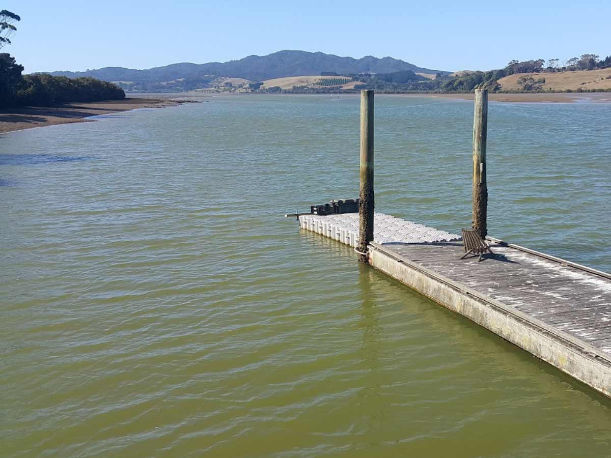 Jetty extension built with pontoons